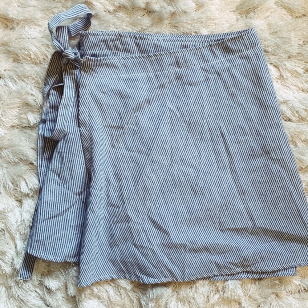 never worn brandy melville wrap skirt!